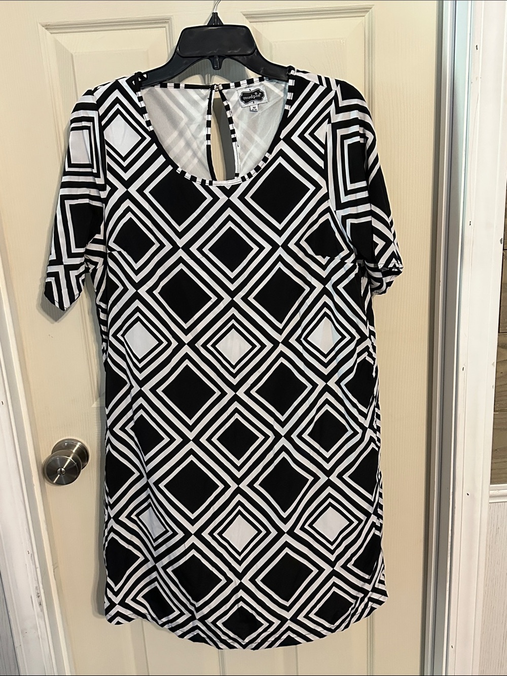 MudPie Ladies Black & White Geometric Shift Dress, EUC, Size Medium